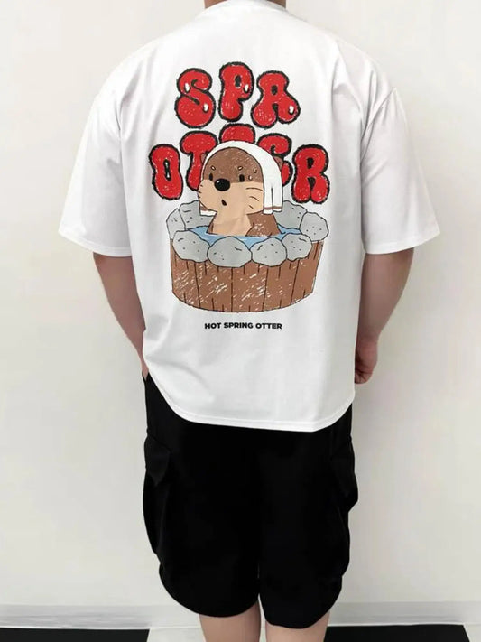 Soft and breathable trendy casual loose-fit comfortable men's short-sleeve t-shirt, cute cartoon animal bathing back print, for daily summer leisure shopping and outdoor activities.